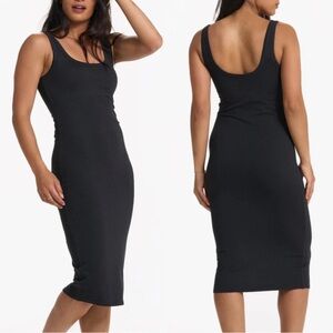 NWOT vuori halo essential dress medium in heather black